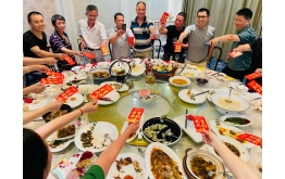 公司為員工慶生，心（xīn）與（yǔ）心的交流
